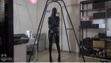 ラテックス + レザー + ガス マスク 三層で覆われる 革拘束衣掛かる窒息水刑
